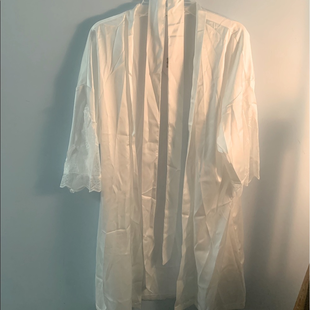 Bridal Lace Dressing Robe with Pockets and Belt Size Small/ Medium
